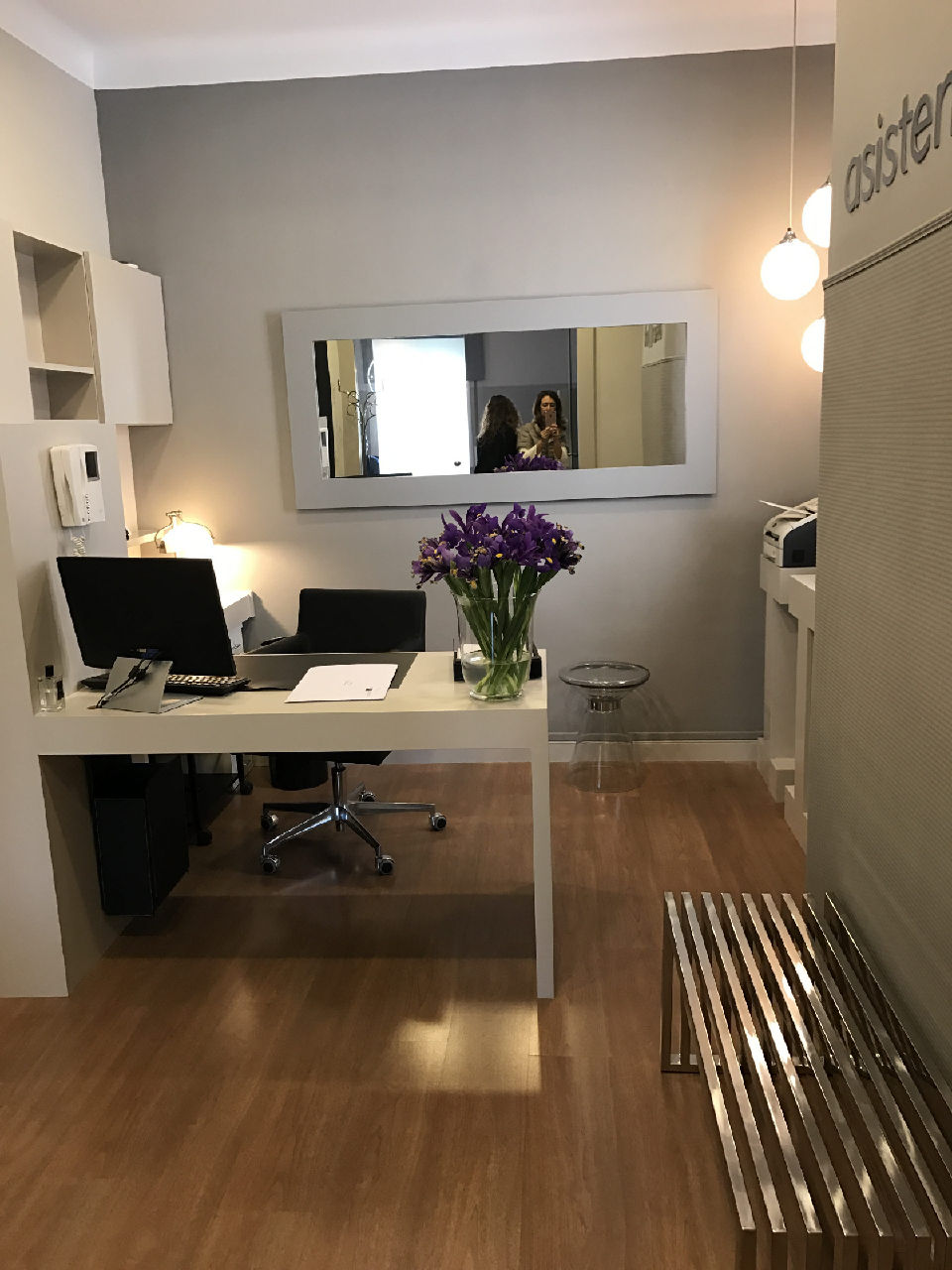 Fotografía de la oficina de AsistenBrok, correduría de seguros médicos privados en Barcelona