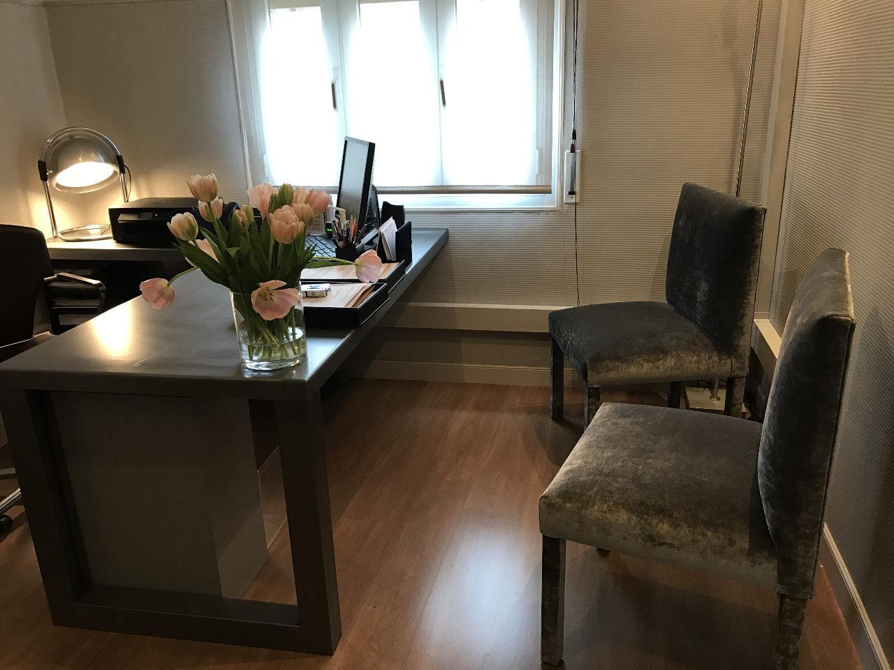 Fotografía de la oficina de AsistenBrok, correduría de seguros médicos privados en Barcelona